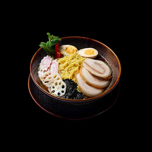 R1: Shouyu-Ramen mit Schweinebrühe